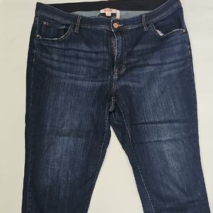 EVRI Blue Ankle Cropped Jeans with Subtle Fading